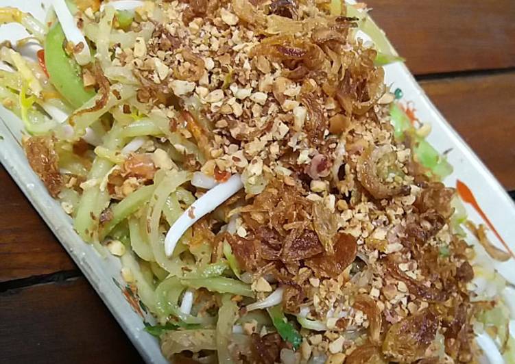 cara membuat Som Tam Thai Salad (salad pepaya muda)