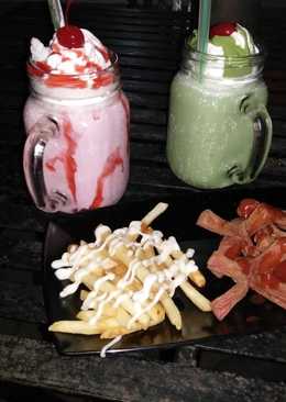 Strawberry float, Matcha float, fried potatoes and sausages