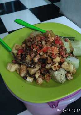 Tepo kecap wong ngawi(lontong kecap)