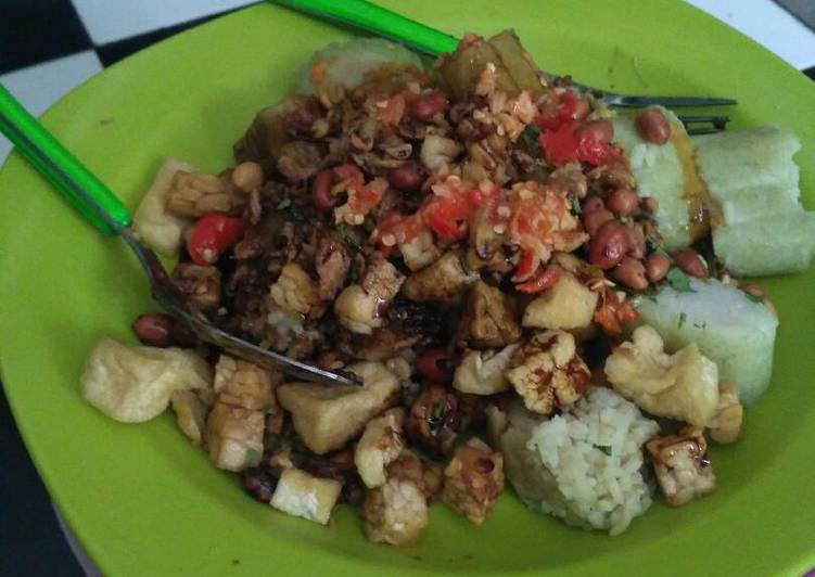 gambar untuk resep makanan Tepo kecap wong ngawi(lontong kecap)