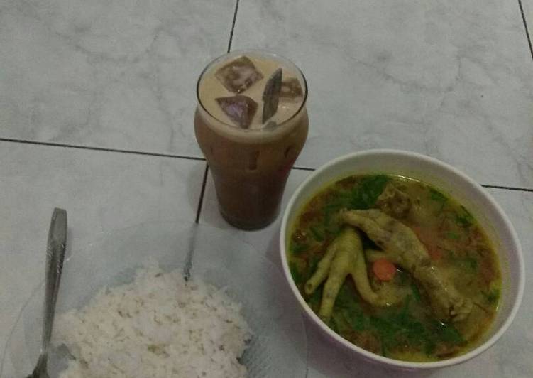 resep lengkap untuk Soto ceker sederhana