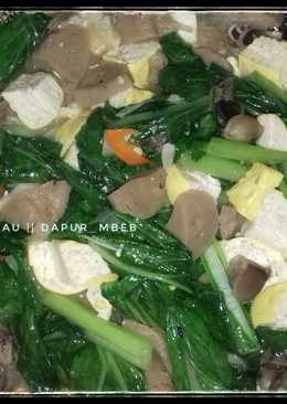 Tumis sawi hijau toping tahu dan bakso