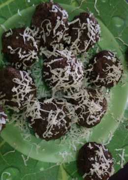 Coconut chocolatte laduu with chees