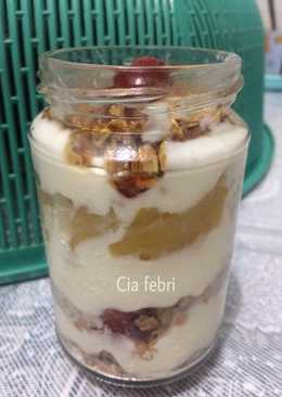 Parfait fruit yogurt granola