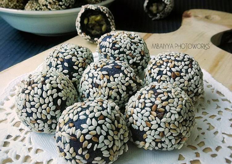 bahan dan cara membuat Onde Onde Ketan Hitam