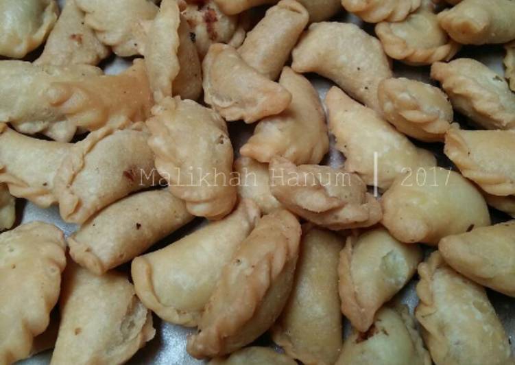 resep makanan Pastel Kering Renyah isi Abon (no telur)