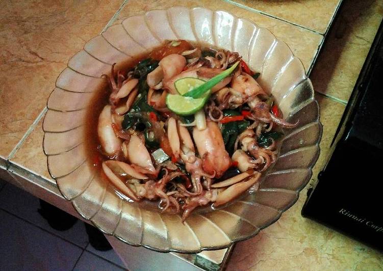 bahan dan cara membuat Cumi saus tiram