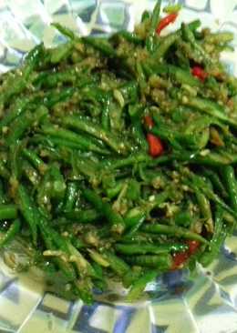 Tumis terasi kacang panjang pedas