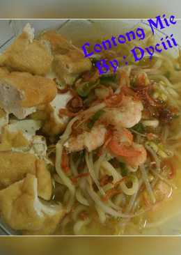 Lontong mie khas surabaya