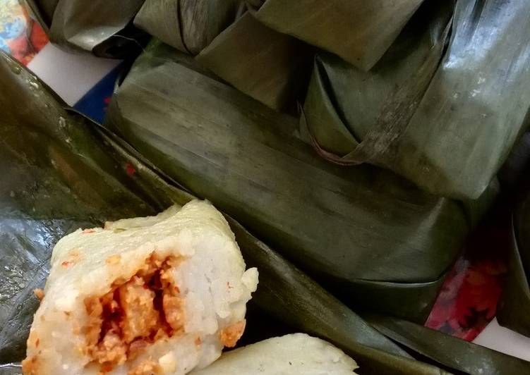  Resep  Lontong isi  oncom oleh Yung Yhie Yi Cookpad