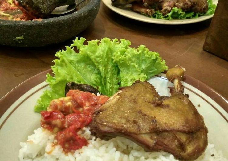 resep lengkap untuk Bebek goreng Surabaya