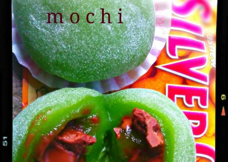 cara membuat Mochi Pandan Isi Coklat Mede