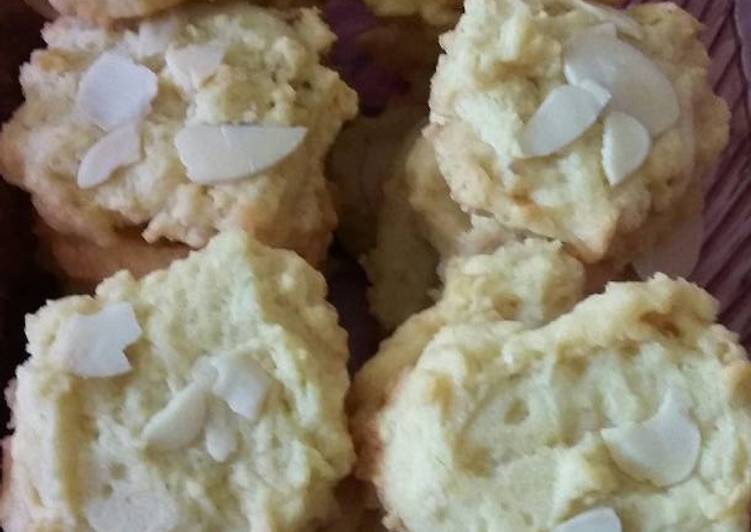 bahan dan cara membuat Almond crispy cheese cookies