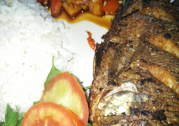 bahan dan cara membuat Ikan goreng sambel kecap