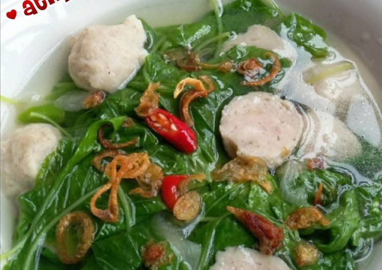 bahan dan cara membuat Bening Bayam Bakso Ikan ??