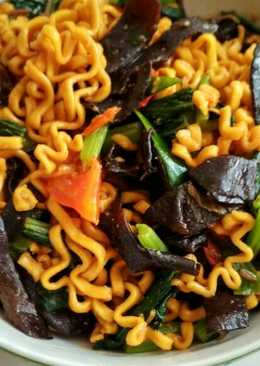 Mie goreng jamur kuping