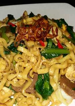 Mie pipih goreng baso