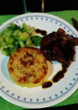 Baked mashed potato cheese and chicken black pepper sauce