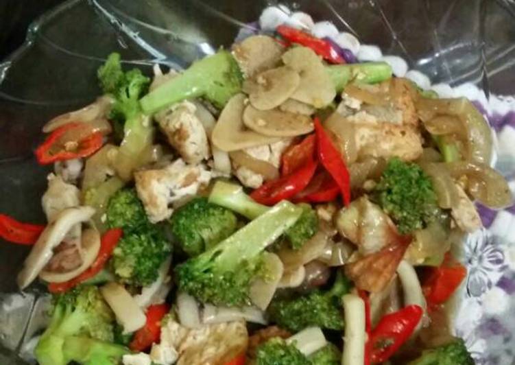 resep lengkap untuk Oseng brokoli cumi tahu jepang