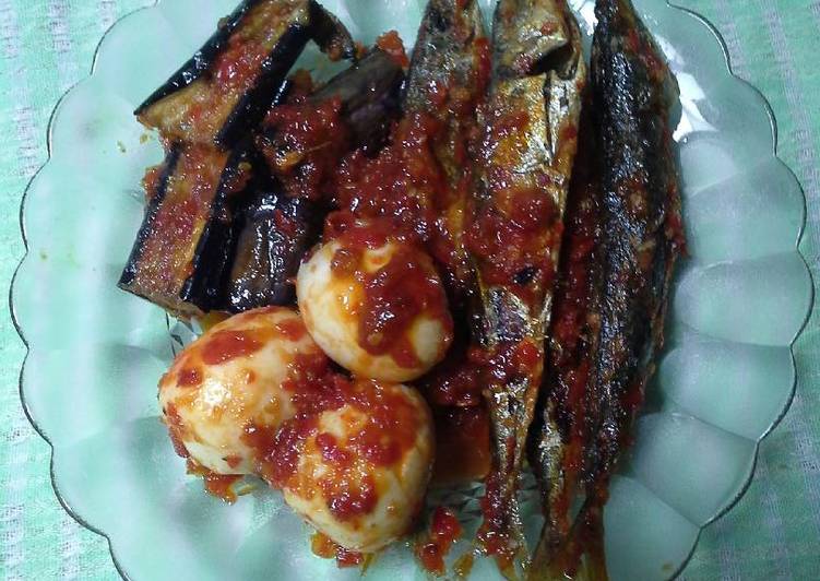 Resep  Sambal  balado ikan  telor terong oleh Jenny L 