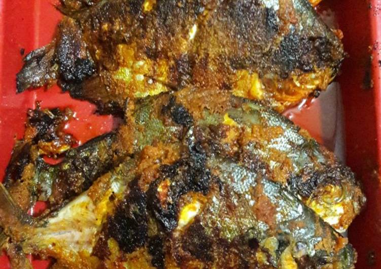 gambar untuk cara membuat Ikan bawal bakar bumbu padang {saya bakar pake teflon}