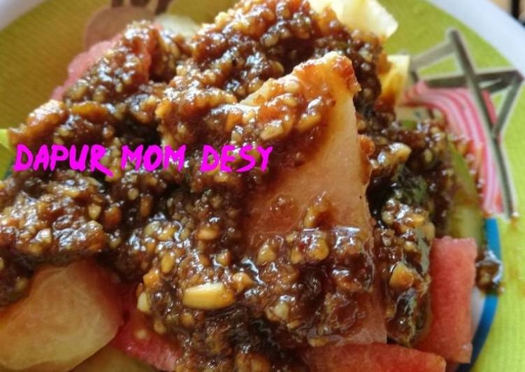 gambar untuk cara membuat Rujak Bumbu Kacang