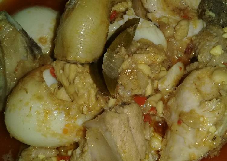 Ayam telur bumbu bali