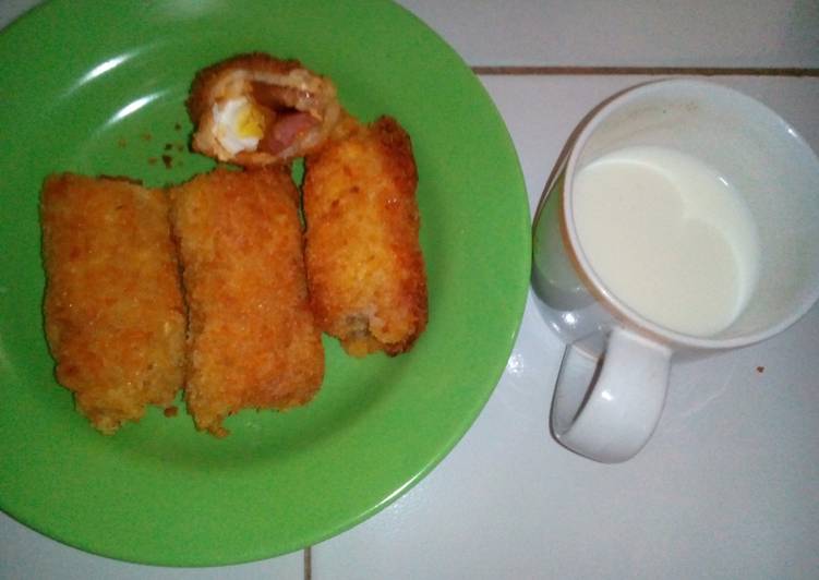 resep lengkap untuk Roti gulung goreng mayonnaise, sosis, telur, saus. Menu pas dan mudah buat sarapan :)