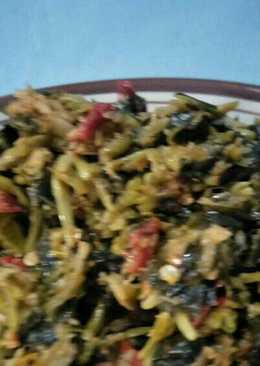 Tumis bunga dan daun pepaya bumbu urap