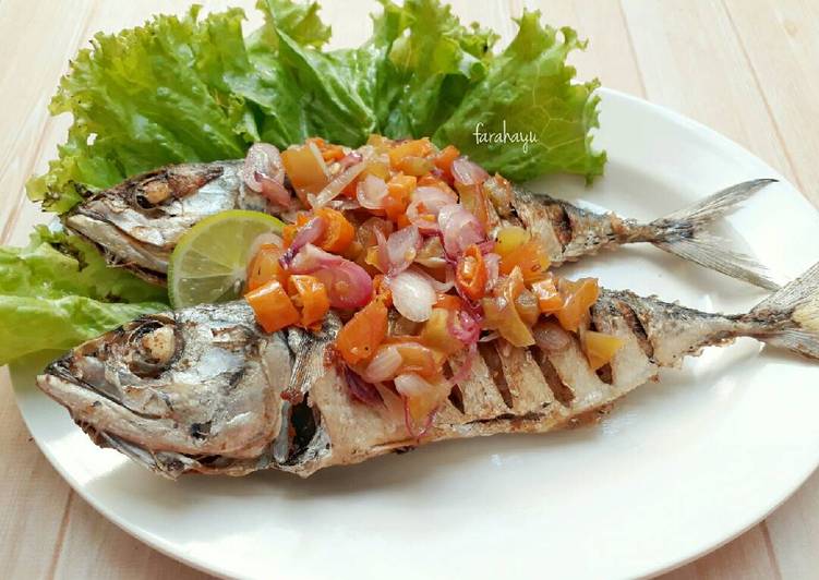 bahan dan cara membuat Ikan Goreng Sambal Dabu-Dabu