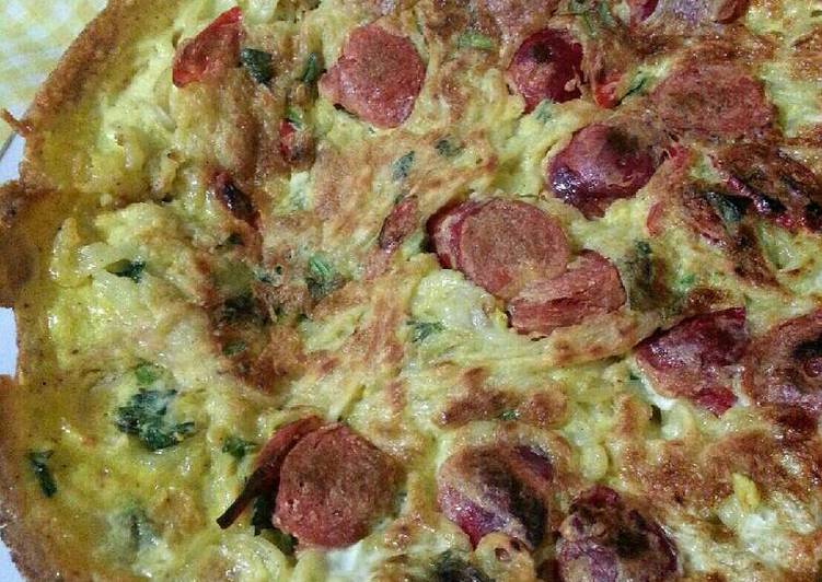 resep lengkap untuk Noodles egg Pizza with sausage