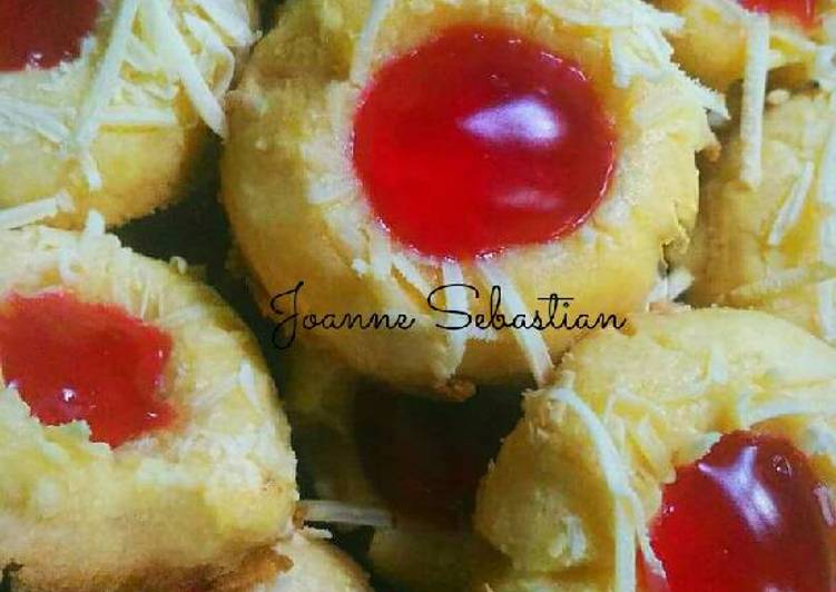 gambar untuk resep Strawberry & Cheese Thumbprint Cookies