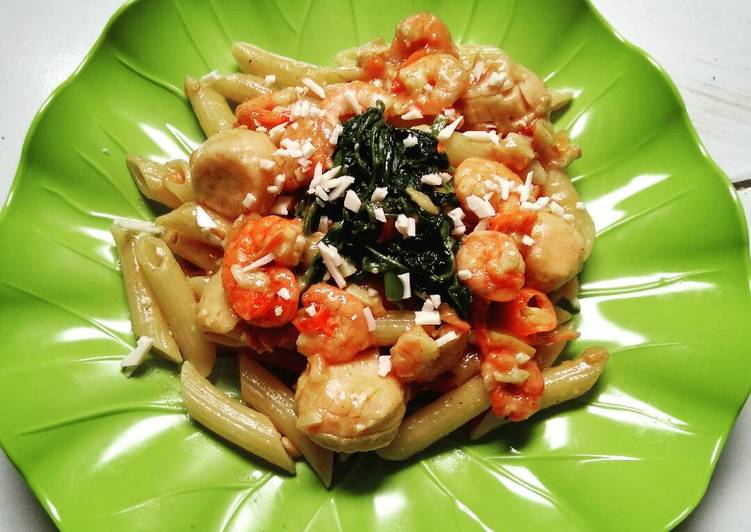 resep lengkap untuk Spicy Prawn and Meatball Penne