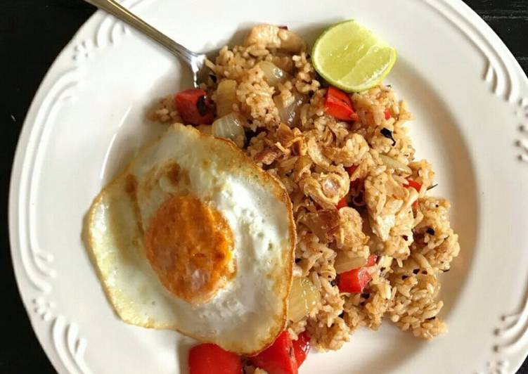 gambar untuk resep Nam Prik Pao Chicken Fried Rice