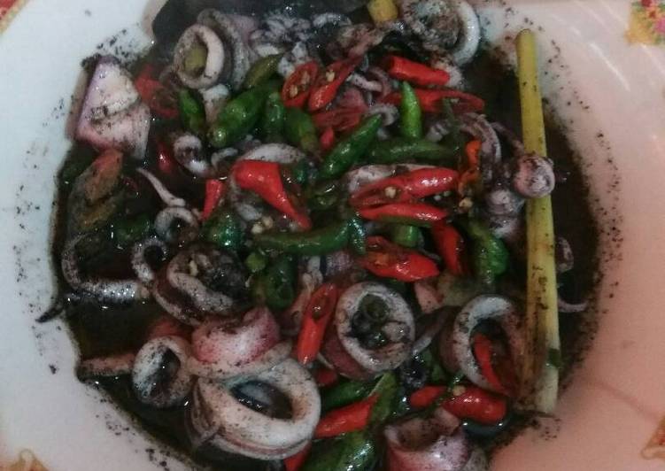 resep makanan Cumi hitam pedas