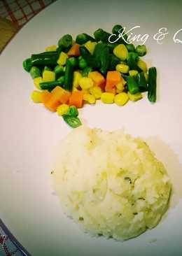 Fried Salmon with Mash Potato n Mixed Vegetables