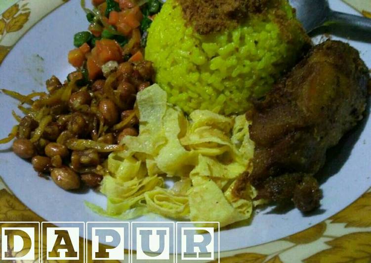 gambar untuk cara membuat Nasi kuning spesial