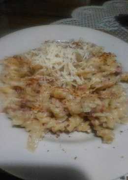 Pasta fusilli with carbonara sauce