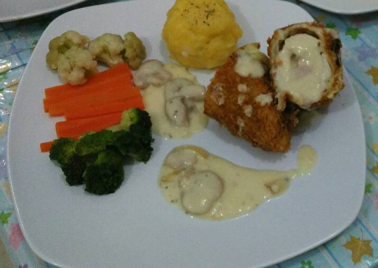 bahan dan cara membuat Chicken Cordon Bleu with Mushroom Creamy Sauce and Mashed Potato