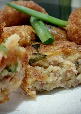 Pergedel kentang dengan keju dan kornet