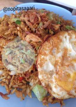 Nasi goreng mata sapi