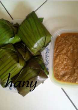 Nasi ketan bakar vs sambel oncom