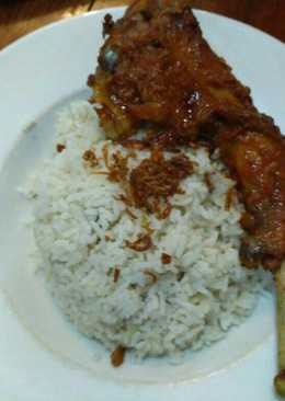 Nasi Uduk Ayam Goreng (#sarapan_hari ke 4)