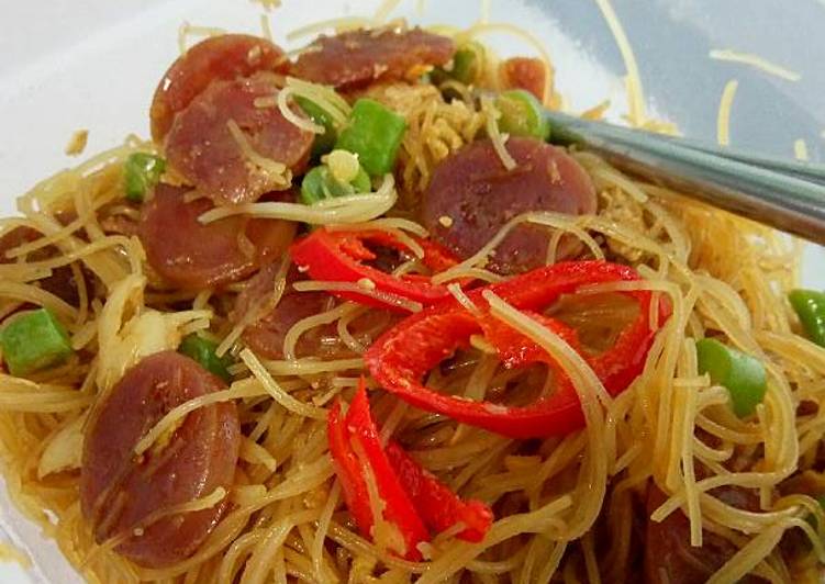 bahan dan cara membuat Bihun Goreng Lapchiong