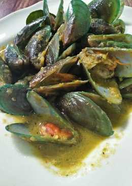 Kerang hijau bumbu pedas