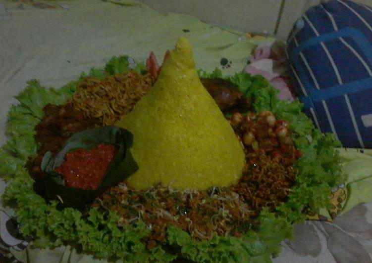 resep lengkap untuk Nasi tumpeng