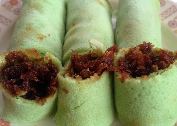 bahan dan cara membuat Kue dadar inti kelapa