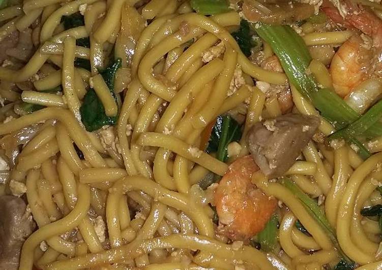 bahan dan cara membuat Mie hokkien goreng seafood