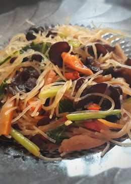 Bihun goreng jamur pedas