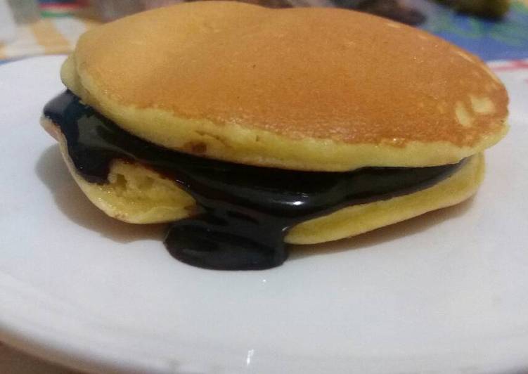 gambar untuk resep makanan Dorayaki isi coklat